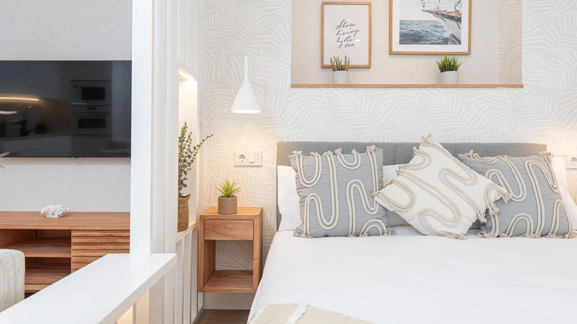 Wintowinrentals Goleta Suites 1C Malaga Apartment