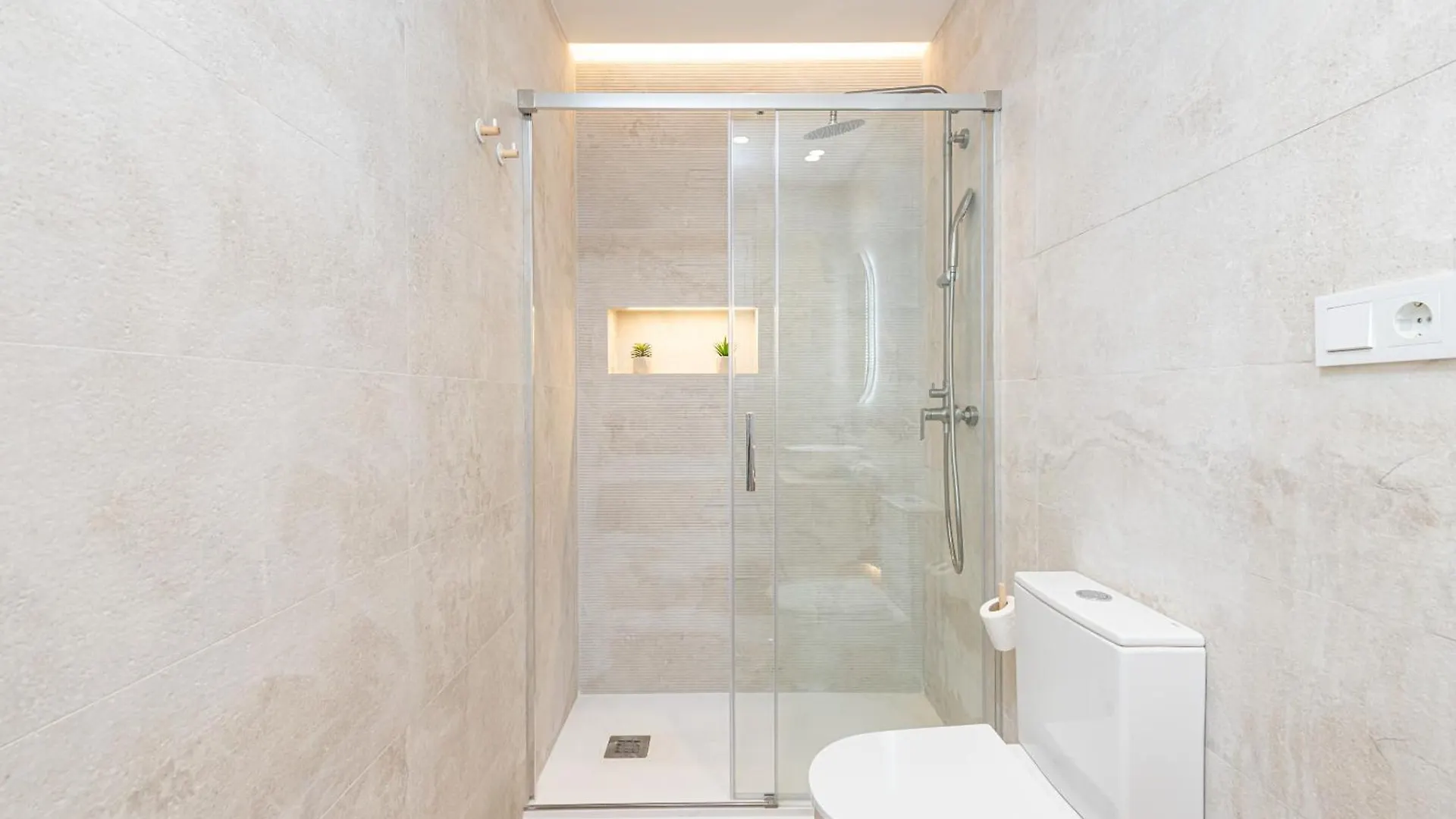 Wintowinrentals Goleta Suites 1C Malaga