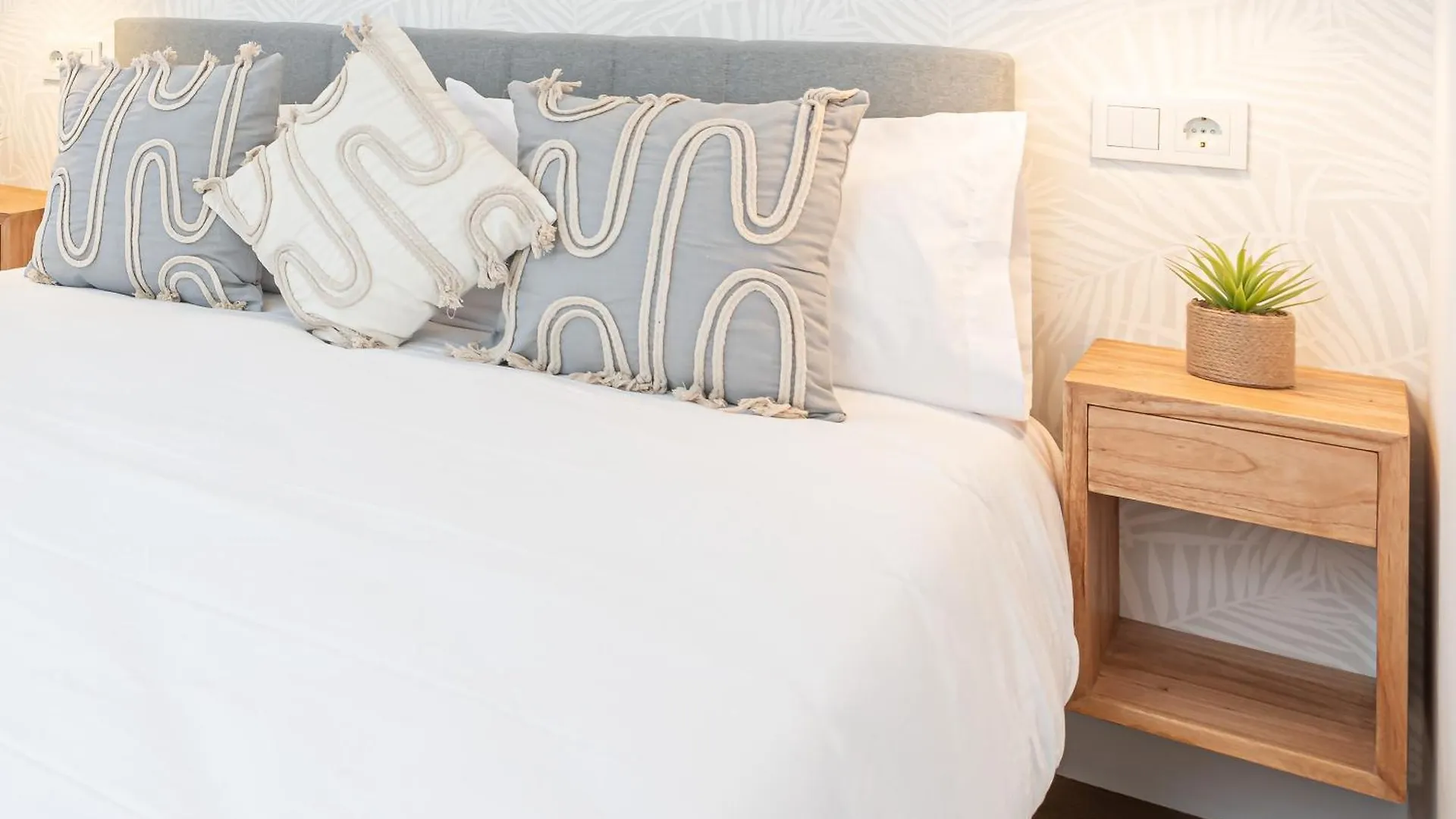 מאלגה Wintowinrentals Goleta Suites 1C דירה