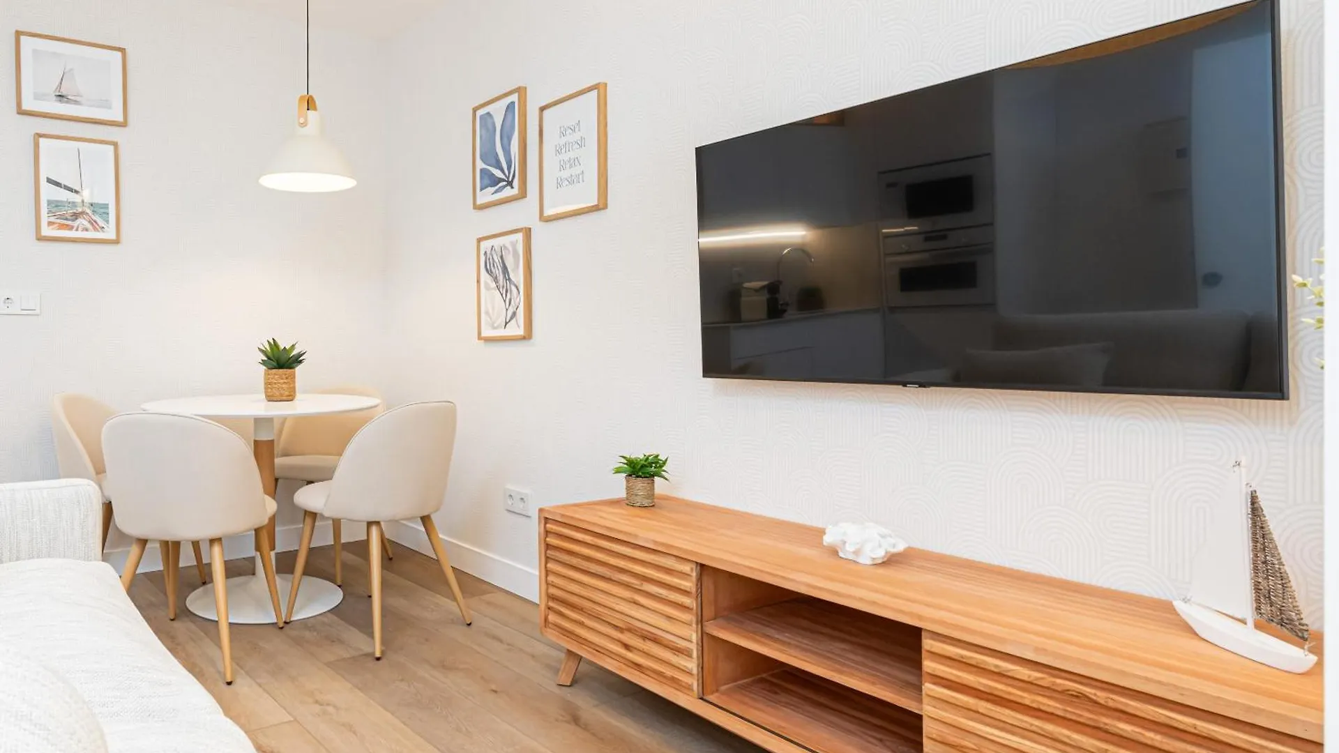 מאלגה Wintowinrentals Goleta Suites 1C