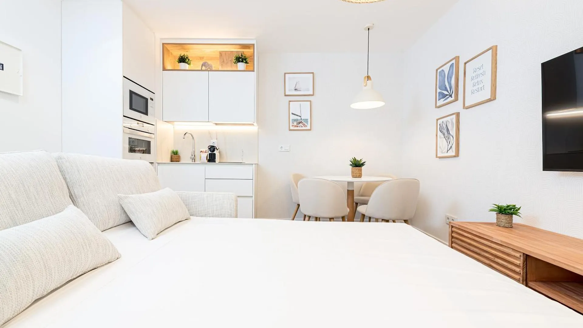 מאלגה Wintowinrentals Goleta Suites 1C
