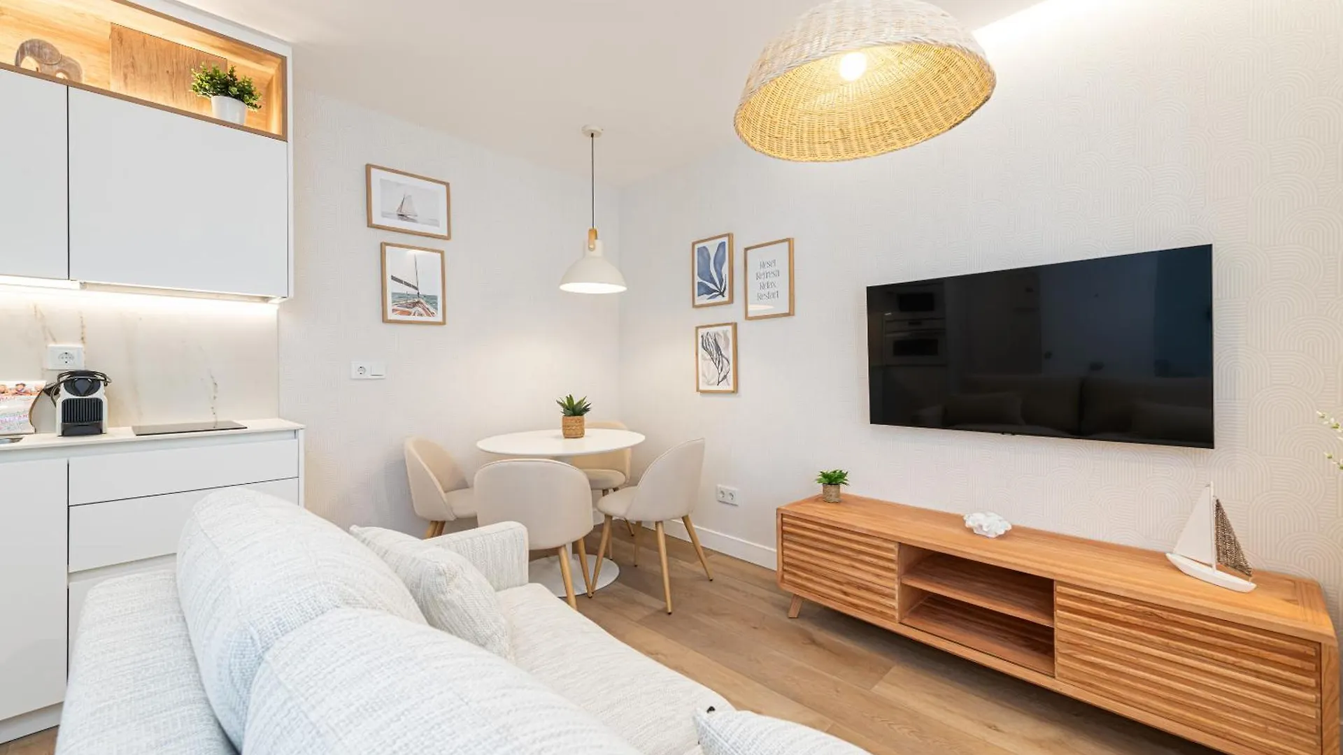 Wintowinrentals Goleta Suites 1C Malaga Apartment